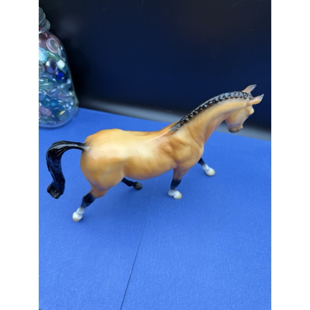 Breyer Horse #953 BUCKSKIN HANOVERIAN FREEDOM SERIES 1:12 SCALE 2019 - Picture 13 of 15
